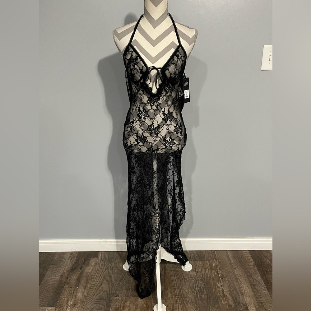 FASHION NOVA LACE DRESS